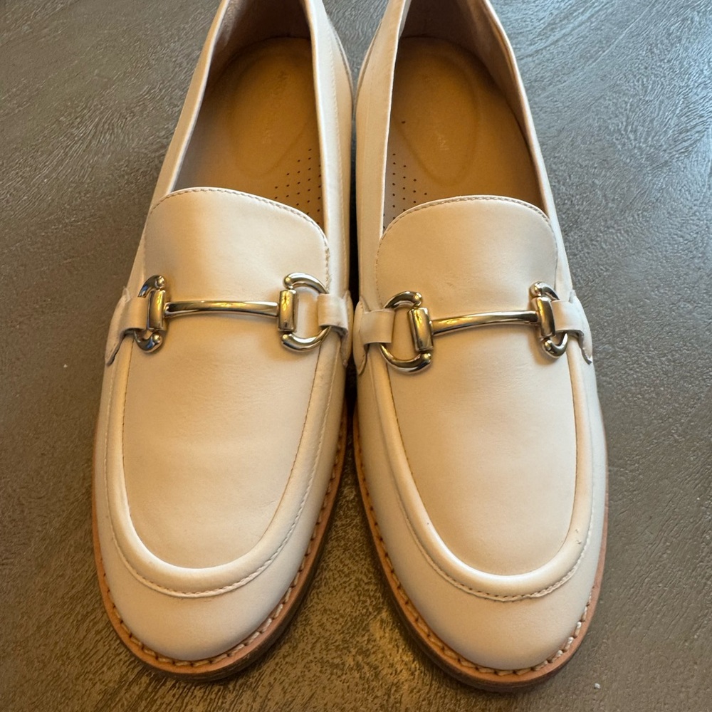 ANTONIO MELANI Cream Loafers with gold Accent